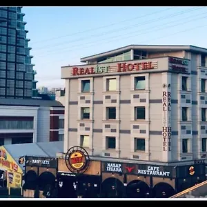 Realist Otel